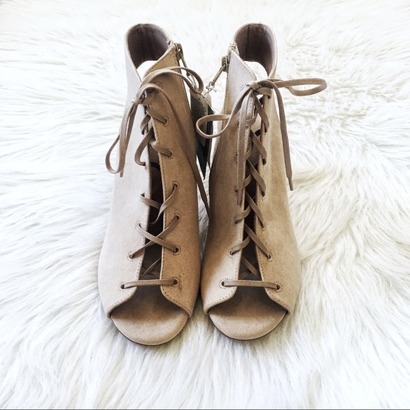 ๐HP 11/18๐ old navy beige lace up heels - Picture 3 of 5